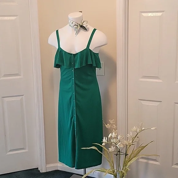 Beautiful Emerald Green Summer Dress - Picture 2 of 3